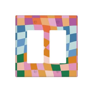 Imagem de Indokyeyqaz Placa decorativa de parede para interruptor de luz de tabuleiro de xadrez colorido, 2 placas de interruptor e capas de tomada 11,7 x 11,4 cm para quarto, banheiro, cozinha, decoração de