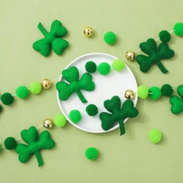 Imagem de FYSUIMU Guirlanda de bola de feltro do dia de São Patrício 3D Trevo 3D com contas douradas faixa verde pompom para decoração de festa irlandesa