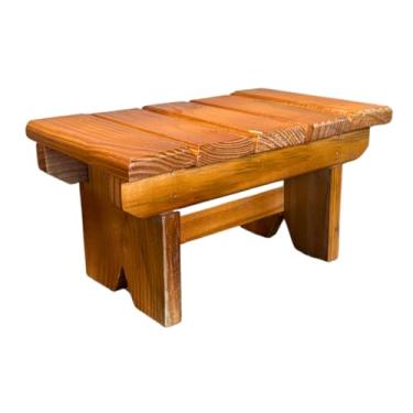 Imagem de Banquinho de Madeira Pinus Banco Pequeno Multiuso Para Pedicure Manicure Banheiro Jardim Infantil - 30 * 18 * 16cm, Material Durável para Uso Diário(VERNIZ/DETALHADO)