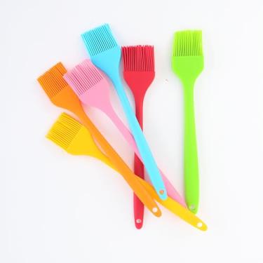 Imagem de Pincel de silicone para regar pastelaria, pincel de silicone para cozinhar resistente ao calor e design de uma peça, livre de BPA, pincéis para espalhar óleo manteiga molho marinadas para, pincel de