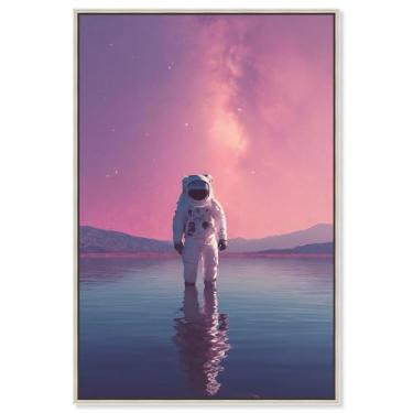 Imagem de Arte de parede de astronauta Synthwave Spacewalker II da Art Remedy, moldura prata, 50 x 76 cm