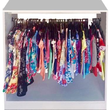 Imagem de Balcão Cabideiro Arara Pendurar Roupas Loja Closed Carol
