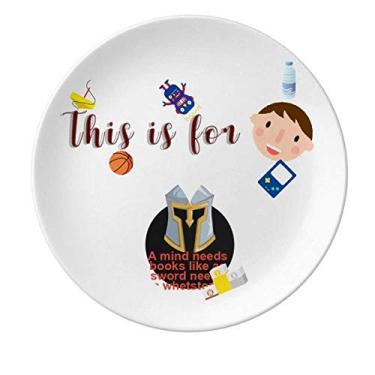 Imagem de Prato de porcelana da Mind Books com espada e pedra de amolar para jantar