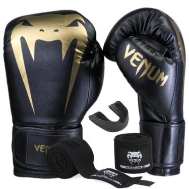 Imagem de Kit Luva de Boxe Muay Thai Venum Giant Full Logo Dourado com Bandagem 4m e Protetor Buc...