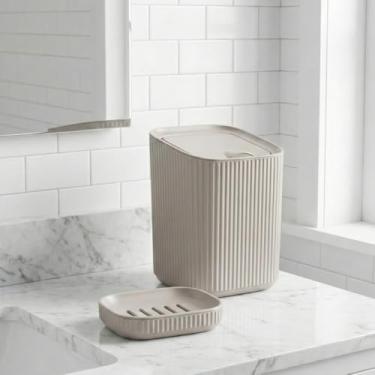 Imagem de Kit 2 Acessórios Lixeira Pequena Pia 1,25L Quadrada e Saboneteira (Cinza Claro)