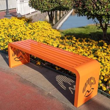 Imagem de Bancos de jardim para ambientes externos, banco de metal de aço galvanizado, bancos de varanda ao ar livre com padrão oco, assento de ripas para parque, quintal e varanda (laranja, 150 cm/59 pol)