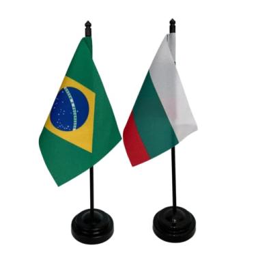 Imagem de Bandeiras de Mesa Brasil e Bulgária, 26cm Altura, 18x11cm, Tecido Oxford, Base Plástica, Kit 2 Unidades, para Escritório e Eventos