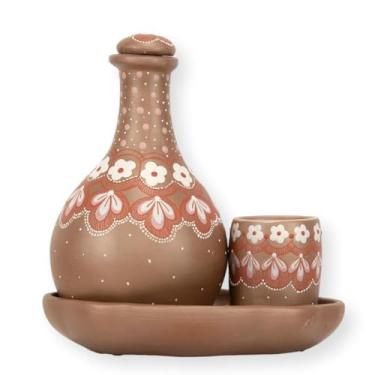 Imagem de Vale do Jequitinhonha Moringa Artesanal em Cerâmica Marron Claro com Flores Pintadas à Mão, Conjunto com Copo e Aparador, 850ml, (D46D)