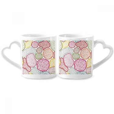 Imagem de Conjunto de canecas de porcelana biológica para casais com estrutura colorida de células de microscópio e coração