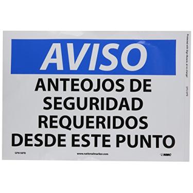 Imagem de NMC Placa SPN18PB OSHA, legenda "AVISO - ANTEOJOS DE SEGURIDAD REQUERIDOS DESDE ESTE PUNTO", 35,5 cm de comprimento x 25,4 cm de altura, vinil sensível à pressão, azul/preto sobre branco