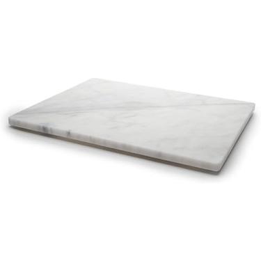 Imagem de KC KULLICRAFT Tábua de servir queijo e charcutaria de mármore branco 8×12 – Tábua de corte de mármore natural e placa de pastelaria com pés antiderrapantes – Presente de bandeja de cozinha de pedra