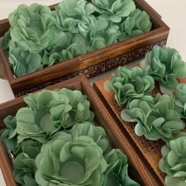 Imagem de Forminhas para Doces Finos em Formato de Flor 40 Unidades | Duas Camadas de Pétalas | Base 3cm para Bombom | Ideal para Casamentos, Festas, Aniversários e Batizados (Oliva)