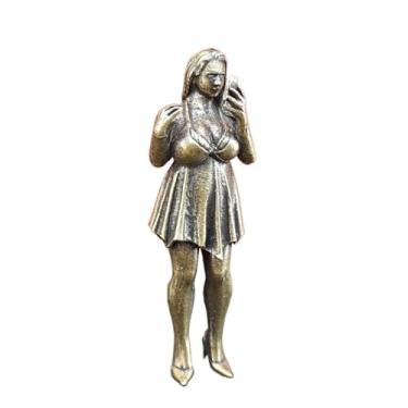 Imagem de Estátua de miniaturas de arte corporal feminina selfie em pé de latão, camisola de metal, modelo de mulher, escultura, mesa, carro, decoração, homens, colecionar, estatuetas, presentes, peso de papel