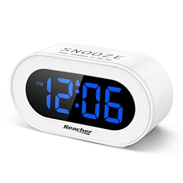Imagem de REACHER Pequeno despertador digital LED com soneca, simples de operar, regulador de brilho de gama completa, volume de alarme ajustável, relógio compacto alimentado por saída para quartos, cabeceira, mesa, prateleira (azul)