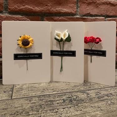 Imagem de 4 peças de cartão de felicitações de ação de graças de flores artificiais, cartão de desejos de aniversário com envelope, com girassóis, lavanda, rosas e lírios de calla