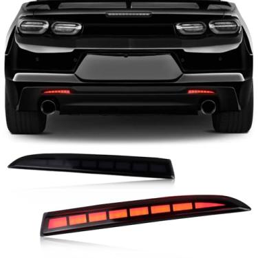 Imagem de PGTOPONE Refletores de para-choque traseiro de LED fumê lâmpadas de luz traseira de freio de neblina compatíveis com Chevy Camaro GEN6 2016-2024 Cadillac ATS XT5 Pontiac Kits de seta (FUMADO)