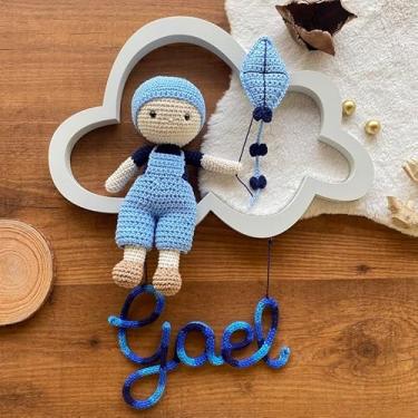 Imagem de Porta Maternidade Amigurumi - Menino com Pipa