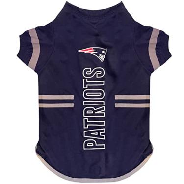 Imagem de Pets First Camiseta NFL New England Patriots para cães, futebol americano e gatos – Camiseta esportiva durável – 3 tamanhos, roupa de PET da NFL, camiseta refletiva na cor do time, camiseta legal de
