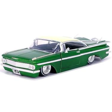 Imagem de 1959 Chevy Impala Lowrider Green Metallic with Cream Top and Wire Wheels Street Low Series 1/24 Diecast Model Car by Jada 35592