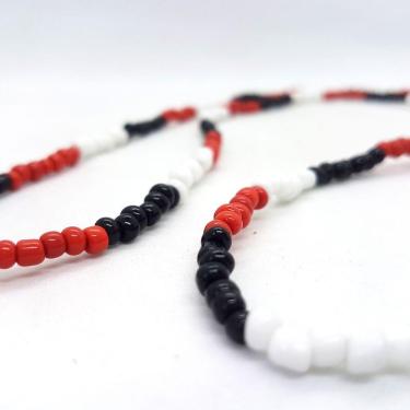 Imagem de Guia Seu Zé Pilintra Miçanga Vermelha Branca E Preta 50cm