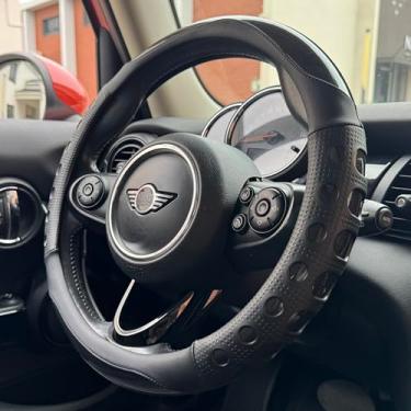 Imagem de PINCTROT Capa de volante Race Grip, design perfurado de silicone antiderrapante com acolchoamento de toque macio, aderência aprimorada para direção esportiva, universal de 37 a 38 cm (preto de corrida