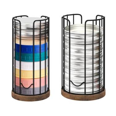 Imagem de BCOZLUX Organizador de tampa de pote de pedreiro, pacote com 2 suportes de tampa com base de madeira e moldura de metal, acessórios de armazenamento de tampa de pote de vidro para bancada ou armário