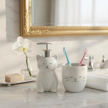 Imagem de Kit lavabo em Porcelana com dispenser para sabonete líquido e porta-escovas do Gato, elegante e divertido. Pode decorar lindamente qualquer ambiente e até compor o kit higiene do bebê