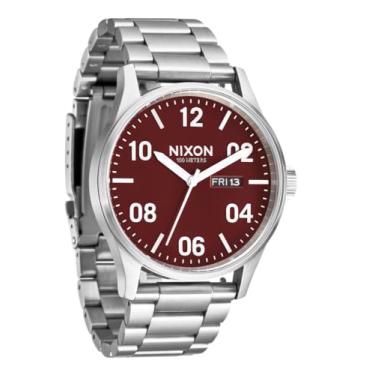 Imagem de Nixon Relógio masculino Sentry SS de aço inoxidável dia/data, 42 mm, WR, 100 metros, A356, prata/cranberry, One Size, Clássico