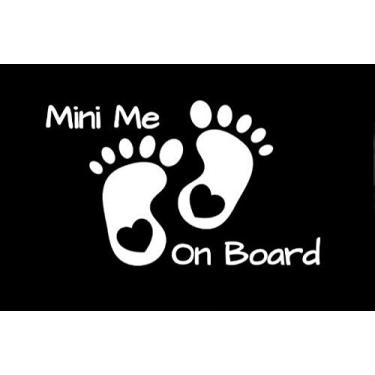 Imagem de Adesivo de vinil Mini Me On Board Baby Feet CCI |Laptop Carros Caminhões Vans Paredes | Branco | 16,5 x 10 cm | CCI2174