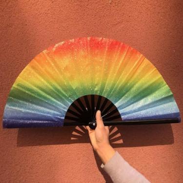 Imagem de 1 ventilador de mão grande holográfico dobrável, ventiladores de palmas para dança de linha, artesanato dobrável segurando cores a laser, leque de mão, para dança em linha, festa, presente para