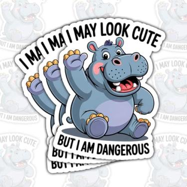 Imagem de 3 peças de adesivos de vinil I May Look Cute But I Am Dangerous, adesivo de animal hipopótamo engraçado, decalque fofo mas mortal, adesivos à prova d'água para laptop, garrafa de água, capacete
