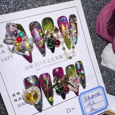 Imagem de Unhas Postiças Acrílicas Pretas, Roxas E Verdes Com Decoração 3D, Ades