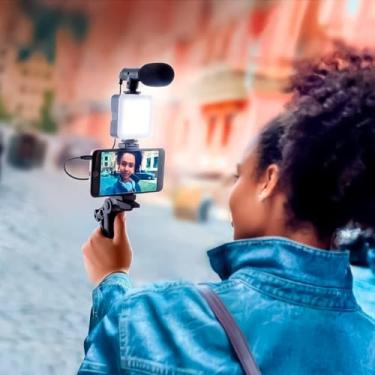 Imagem de Kit de Gravação 5 em 1 para Celular – Tripé, LED, Microfone e Controle Remoto Para Blogueiro Kit de Gravação Completo para Criadores de Conteúdo Blogueiro
