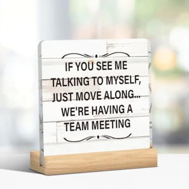 Imagem de Placa engraçada If You See Me Talking to Myself, decoração de mesa de escritório em casa para homens e mulheres, decorações de escritório prateleira cubículo decoração de mesa presentes de escritório