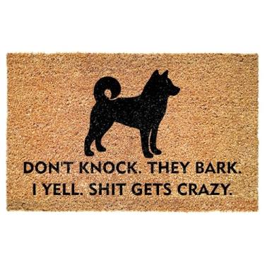 Imagem de Capacho de entrada engraçado Shiba Inu - Don't Knock They Bark I Yell Shit Gets Crazy - Citação ousada para varanda - Pátio - Decoração interna - Tapete antiderrapante durável - Donos de animais de