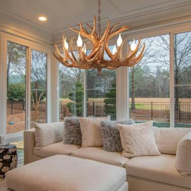 Imagem de Lustre retrô de resina com chifres, altura ajustável, soquete E14, luminária pendente para decoração de restaurantes, casas de campo, salas de estar, quartos, bares e cafés. Luminária de tet