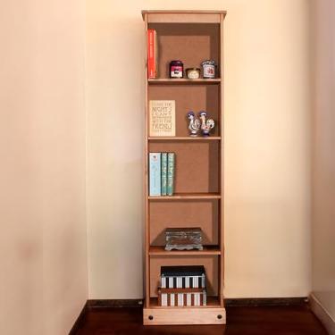 Imagem de Estante de Madeira Maciça com 5 Nichos Marrom Antique - 172 Alt X 46 Larg X 20 Prof - Móveis para Sala e Quarto, Design Campo-Chic - Acabamento em Cera, Madeira Pinus Elliottis - PENSE DENTRO DA CAIXA