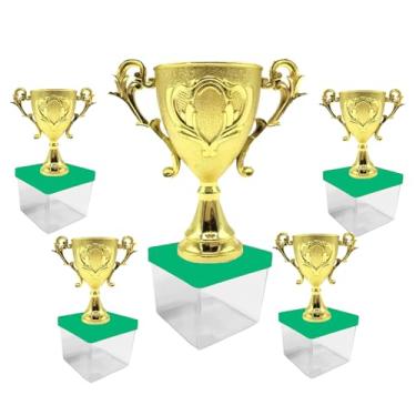Imagem de Kit Lembrancinha Tema Futebol: Caixinha Acrílica Quadrada + Mini Troféu Dourado Decoração Mimos Festa Campeão (10 Troféu 10 Caixa 5x5 Tampa Verde)