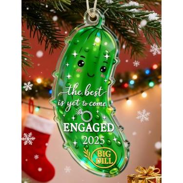 Imagem de MAMAGIFTREE Presentes de noivado para casais, presente de noivado para casais recém-noivos, enfeite de vidro de cristal de primeiro Natal recém-noivado 2025 enfeite de Natal decoração de Natal