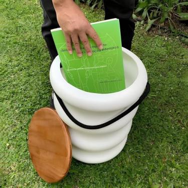 Imagem de Banqueta Baú Ondulada com Tampo de Madeira e Alça em Corda Náutica – Assento Decorativo com Armazenamento, Design Moderno e Funcional