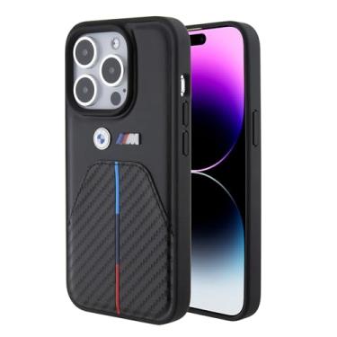 Imagem de BMW Capa Capinha Carbon PU Black para iPhone 15 Pro Max, Oficialmente Licenciada, Couro PU com Fibra de Carbono e Listras Esportivas, Botões Metálicos, Antichoque, Garantia 1 Ano (IPHONE 16 P)