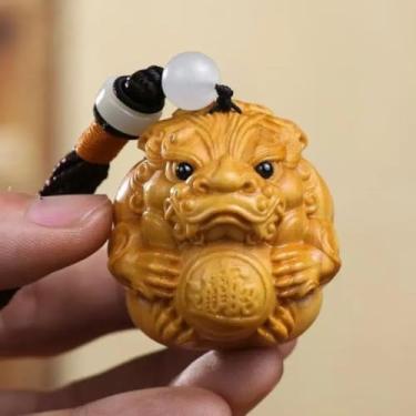 Imagem de FENNYYAR Estátua de mascote Pi Xiu esculpida em madeira, 4,5 cm 4,3 cm, Fera de Deus que recolhe a sorte da China, casa, riqueza, sorte, decoração Feng Shui