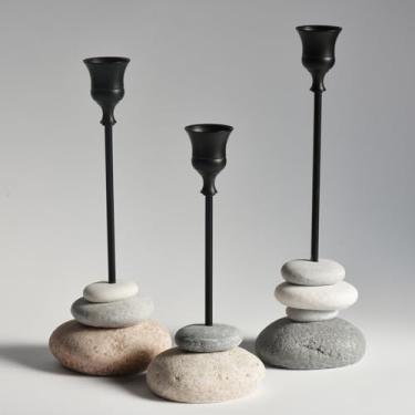 Imagem de Pacote com 3 castiçais modernos cônicos com copo removível, suporte de vela feito à mão com aparência de pedra, suporte de vela de resina com base ponderada para mesa de jantar, cornija e decoração de