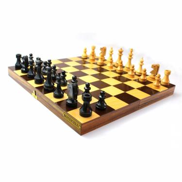 Jogo de Tabuleiro - Xadrez com Estojo - 32 Peças - Madeira - Pentagol em  Promoção na Americanas