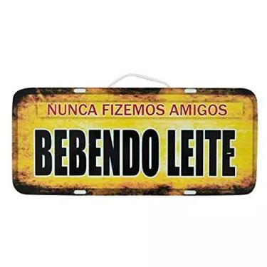 Imagem de Placa de Carro Decorativa em Madeira - Nunca Fizemos Amigos Bebendo Leite!