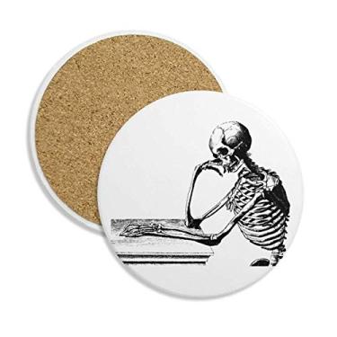 Imagem de Esboço de esqueleto humano, postura sentada, porta-copos de cerâmica, suporte de caneca, pedra absorvente para bebidas, presente de 2 peças