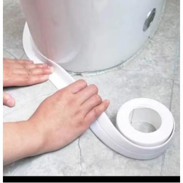 Imagem de Fita Selante de PVC Autoadesiva, Impermeável, Branca, para Banheiro e Cozinha, Vedação de Janelas 3 Metros, Conforto e Praticidade
