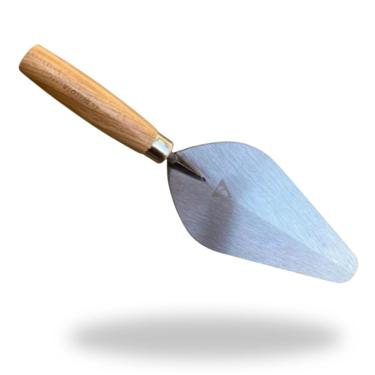 Imagem de Colher Para Pedreiro Bellota 6 Polegadas De Canto Redondo Cabo De Madeira Lâmina Em Aço Profissional