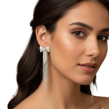 Imagem de Brinco Longo de Laço Prateado com Correntes de Pressão