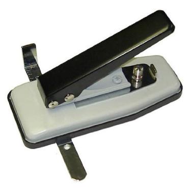 Imagem de Akiles CSP-G Slot Punch With Guide (1/2" L x 1/8" T) para fotos crachás de identificação e cartões de ABC Office